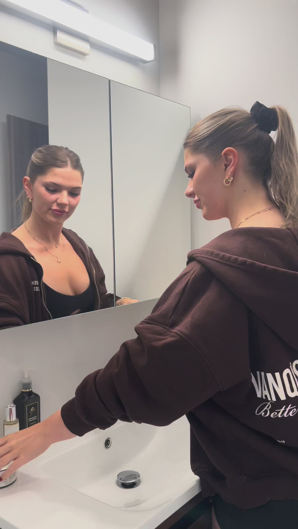 ✨ The secret to beautiful skin? Natural, high-quality products and consistency in your routine. 🌿 Glow starts with care, every single day. #NaturalBeauty #HealthySkin #ConsistentCare ✨ Le secret d’une belle peau ? Des produits naturels et de qualité, et de la régularité dans votre routine. 🌿 L’éclat commence par le soin, jour après jour. #BeautéNaturelle #PeauSaine #RoutineSoin